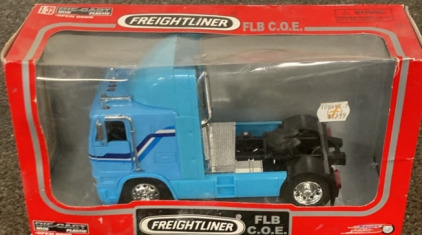 1/32 SCALE DIE-CAST W/ PLASTIC VINTAGE FREIGHTLINER FLB C.O.E. MODEL.
