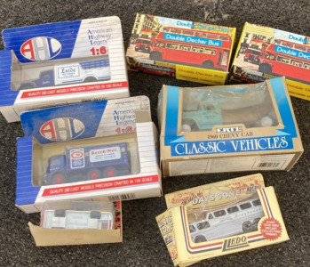 VARIETY OF VINTAGE DUE-CAST MODEL CARS