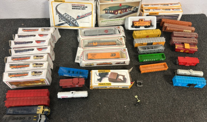 Bachmann Train Set With Cars & Other Accessories