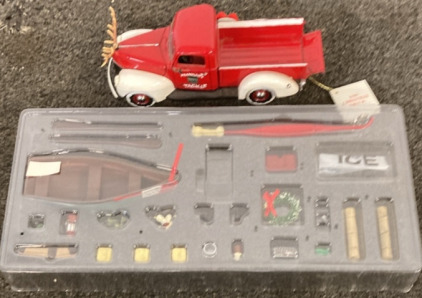 VINTAGE FRANKLIN MINT 1999 CHRISTMAS TRUCK.