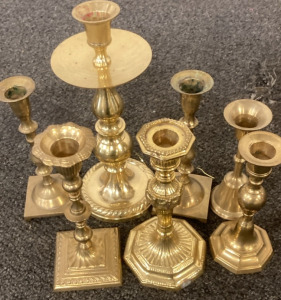VARIETY IF VINTAGE CANDLESTICK HOLDERS.