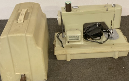 VINTAGE SEARS KENMORE 5186 SEWEING MACHINE.