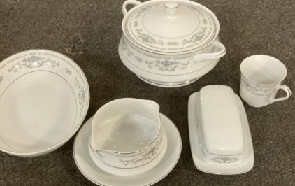 FINE CHINA SERVING SET.