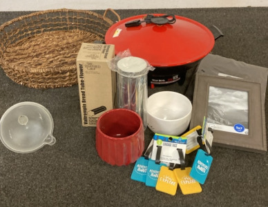 WEST BEND ELECTRIC WOK, 2 PAMPERED CHEF FLOWER BREAD TUBES, PHOTO ALBUM, AND MORE.
