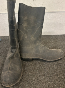 Men&rsquo;s Size 11 Rubber Boots