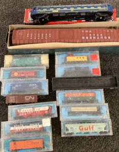 VARIETY OF VINTAGE MODEL TRAIN CARS.
