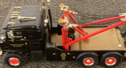 FIRST GEAR 1953 BULL NOSE KENWORTH TOW TUCK.