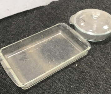 Pyrex 24 x 22 cm Baking Tray and Bowl With Lid