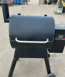 Medium Traeger With Pellets Includes & Grill Tool