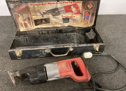 VINTAGE MILWAUKEE SAWZALL WITH CASE (TESTED WORKS VERY WELL).