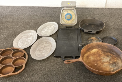 VARIETY OF CAST IRON PANS, VINTAGE 25lb SCALE,