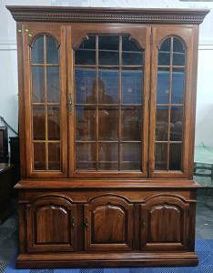 (1) Thomasville China Cabinet - 53"x17"x61" - 2 Pieces