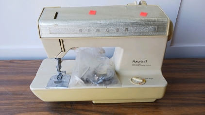 Vintage Singer Futura II #920 Sewing Machine