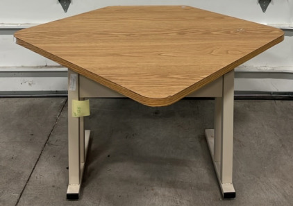 Adjustable Height Daimond Shamped Table 41”x4’x26” (sp19)