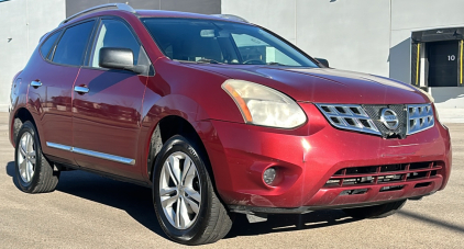 2015 NISSAN ROUGE - 4X4!