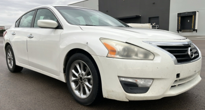 2013 NISSAN ALTIMA - GOOD COMMUTER!