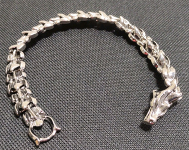 (1) 8½" Silver Toned Dragon Link Chain Bracelet