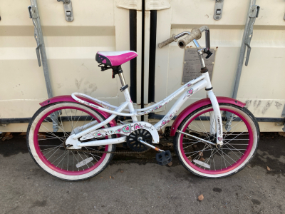 20&rdquo; White & Pink Bike