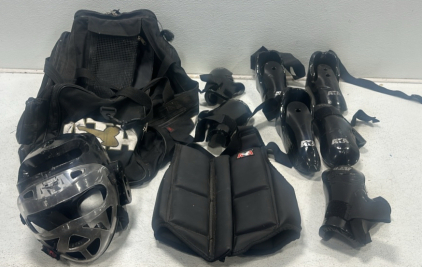ATA Mixed Martial Arts Sparring Pads W/ Matching Duffel Bag