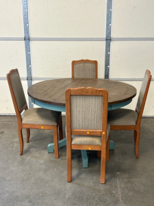 Round Table With (4) Matching Chairs