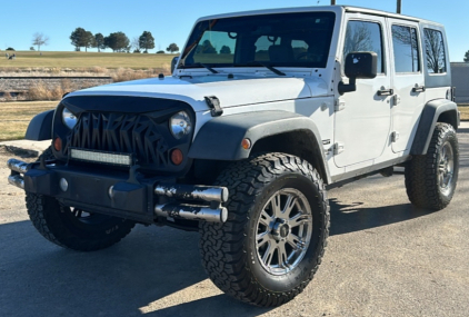 2010 JEEP WRANGLER UNLIMITED SPORT - 4X4!