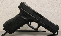 Glock 22 .40S&W Semi Automatic Pistol W/ Two Extra Magazines, Night Sights And Box-- BFBB549