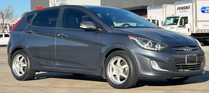 2013 HYUNDAI ACCENT - TINTED WINDOWS!