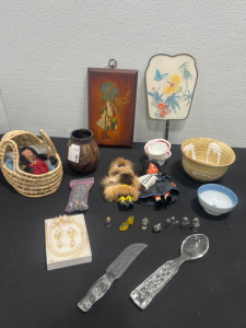 Assorted Vintage Home Decor Items