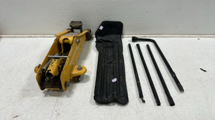 Wilmar 2-Ton Hydraulic Floor Jack, Tire Iron Kit
