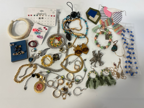 Costume Jewelry: Bracelets, Necklaces, Earrings