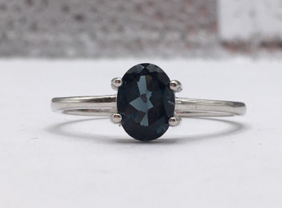 Green Gemstone .925 Silver Ring (size 8.5)