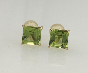 14k Gold Peridot Stud Earrings