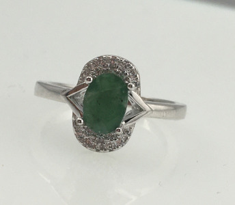 Emerald Diamond .925 Silver Rong (size 5.5)