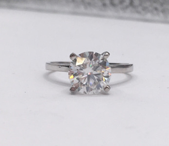 Clear Gemstone Silver Ring (size 6)