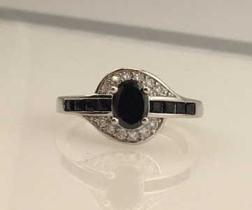 Black and Clear Gemstone .925 Siler Ring (size 8)