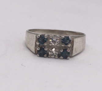 (4) Blue (2) Clear Gemstone Cluster Silver Ring (size 4)