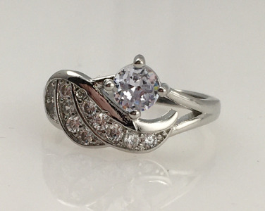 Single Gemstone With Clear Cluster .925 Silver Ring (size 6.5)