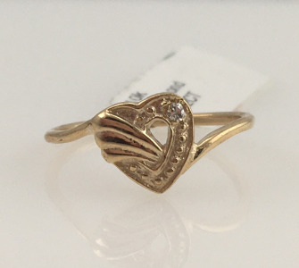 10K Diamond Heart Gold Ring (size 6.5)