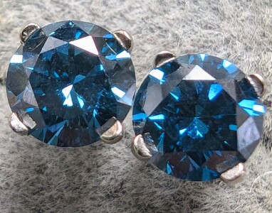 $1360 14K 0.69G Lab Blue Diamond 0.9Ct Earrings