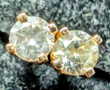 $1000 14K 0.47G Natural Diamond 0.21Ct Earrings