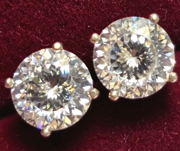 $2000 14K 1.6G Moissanite 1.9Ct Earrings