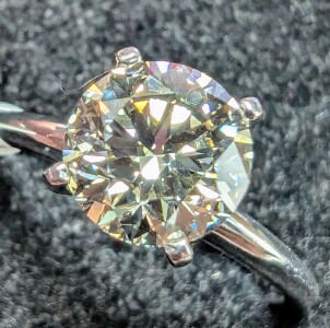 $2700 10K 2.36G Lab Diamond 1.3Ct Ring