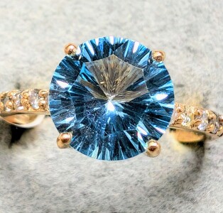 $2000 10K 2.82G Blue Topaz 3Ct & Diamond 0.12Ct Ring