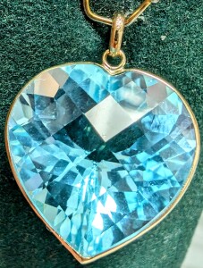 $1000 10K 4.86G Blue Topaz 23.3Ct Heart Shape Pendant