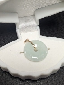 $400 10K Jadeite Pendant