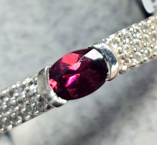 $200 Silver Garnet And Cz 0.85Ct 3.3G Ring