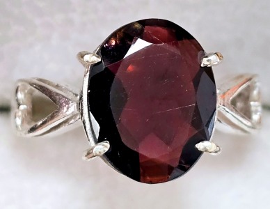 $240 Silver Garnet App 5Ct Ring