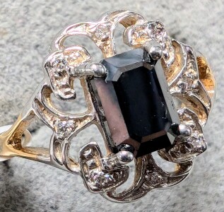 $2500 10K 2.7G Black Dia 1.3 & Dia 0.05Ct Ring