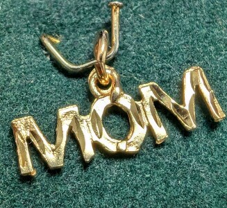 $190 10K 0.44G Mom Pendant