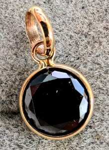 $900 10K Black Diamond 1.35Ct Pendant